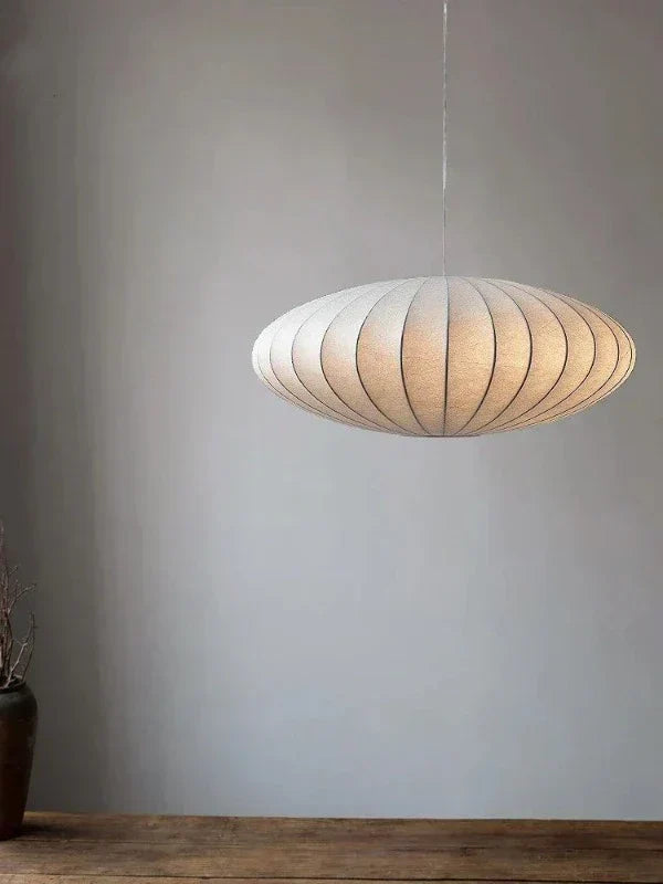 Luxe zijden hanglamp "SilkCrown" met schitterende kristallen. Perfecte elegante interieurverlichting.