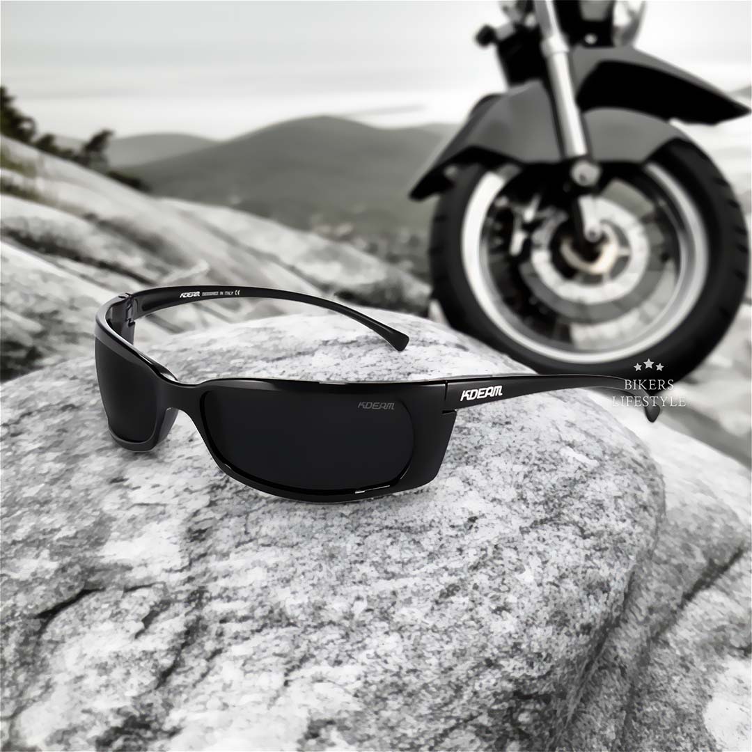 Gepolariseerde motorzonnebril unisex, biedt UV-bescherming en helder zicht tijdens motorrijden.