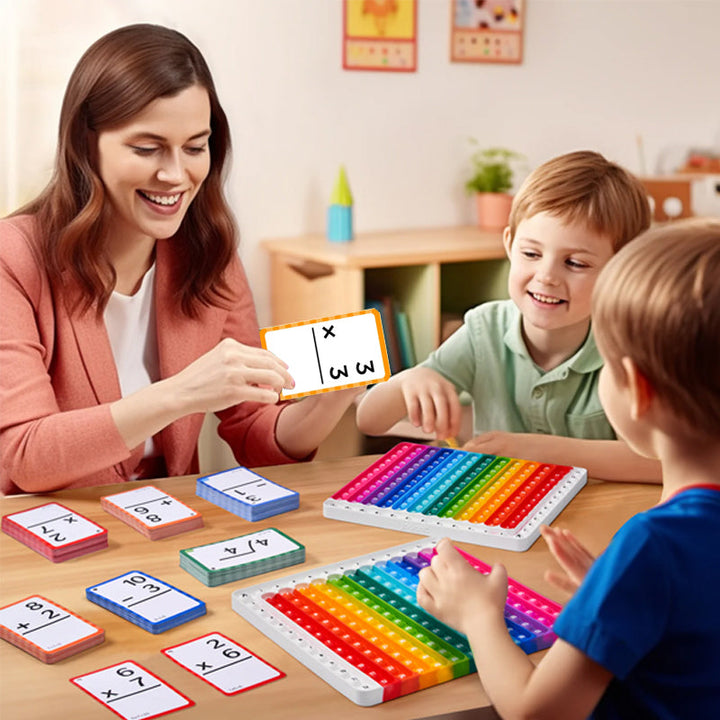 Vrolijke rekenflitskaarten voor kinderen. Spelenderwijs wiskunde leren, concentratie verbeteren en motoriek oefenen.