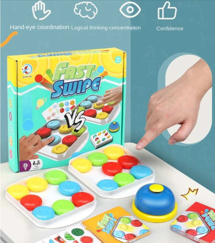 Kinderen spelen het Color Fast Swipe bordspel met gekleurde kaarten en fiches, bevordert concentratie en coördinatie.