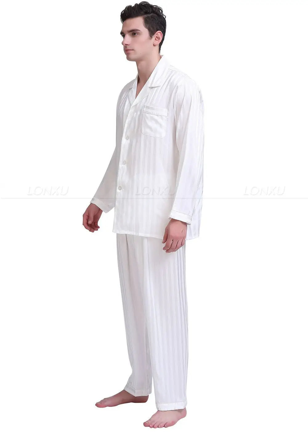 Heren zijden pyjama set voor ultiem comfort en luxe nachtkleding. Ideaal als stijlvol huispak.