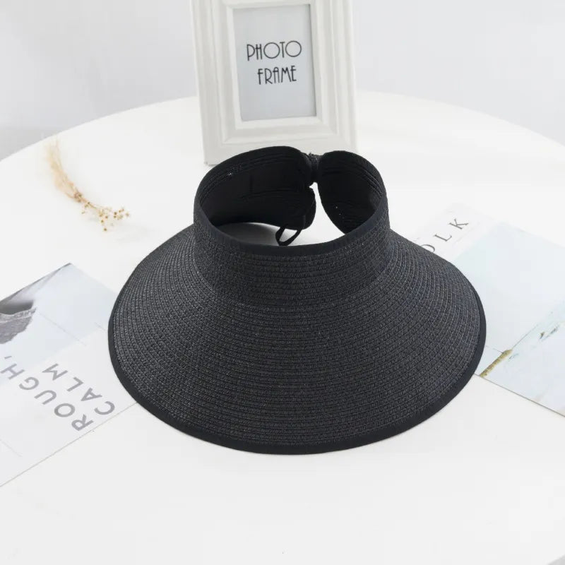 Chique dames zonneklep met UV-bescherming, brede klep voor optimale schaduw. Elegant en praktisch.