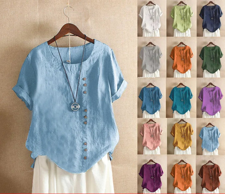 Veelzijdige elegante damesblouse met korte mouwen, Peter Pan kraag en knoopdetails. Ideaal voor diverse zomerlooks.
