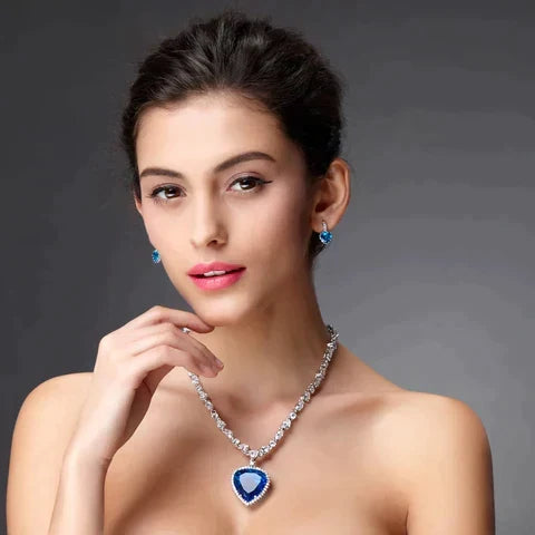 Uniek blauw hart kristal collier, ideaal elegant cadeau voor vrouwen, verzilverd en modieus.
