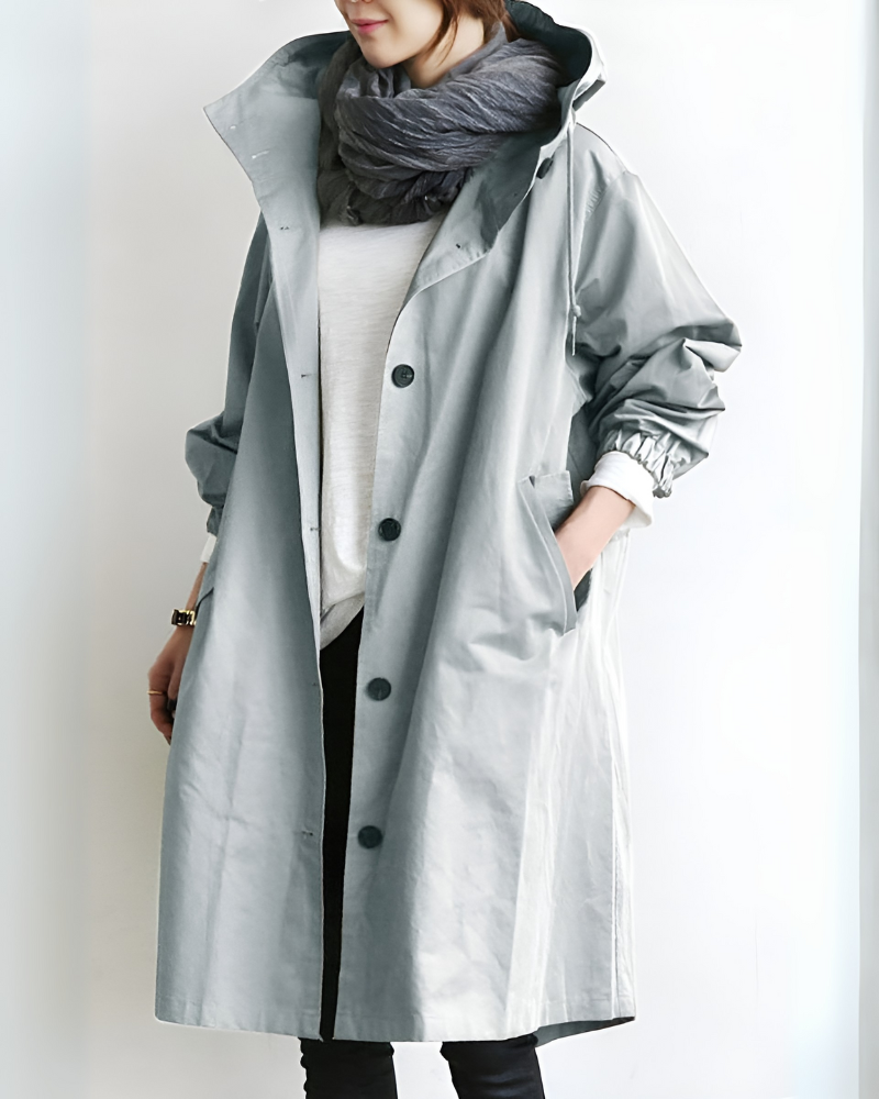 Klassieke dames trenchcoat met capuchon, een tijdloze mode jas met elegante uitstraling.