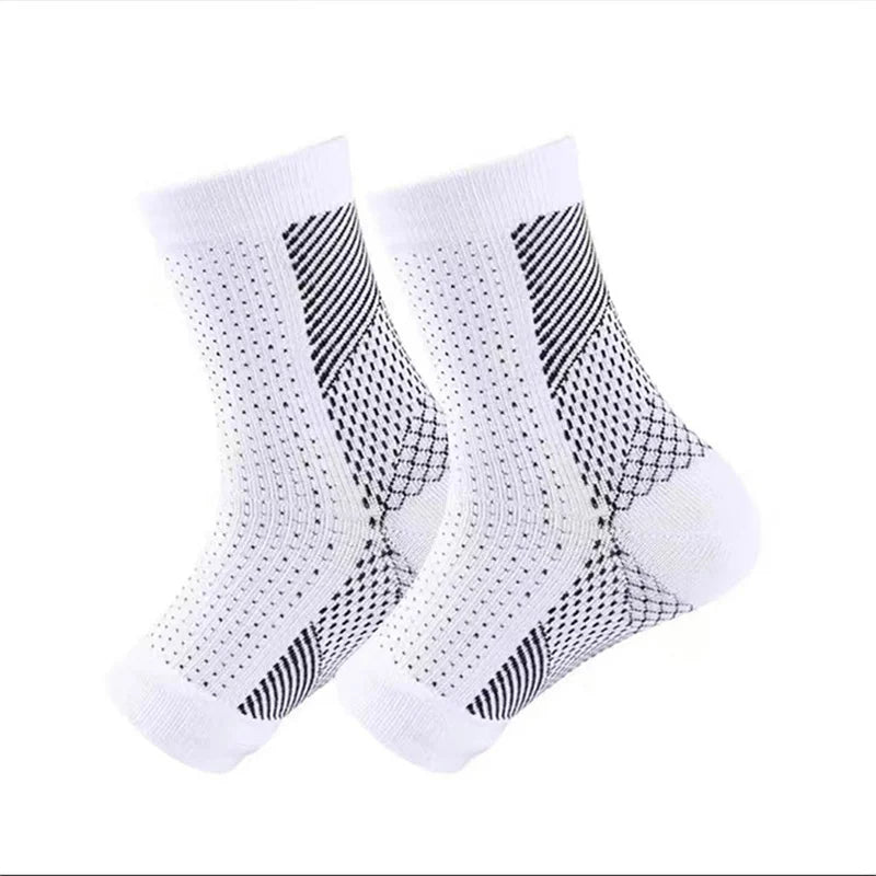 Comfortabele compressiekousen voor effectieve pijnverlichting bij neuropathie, fasciitis en zwelling.