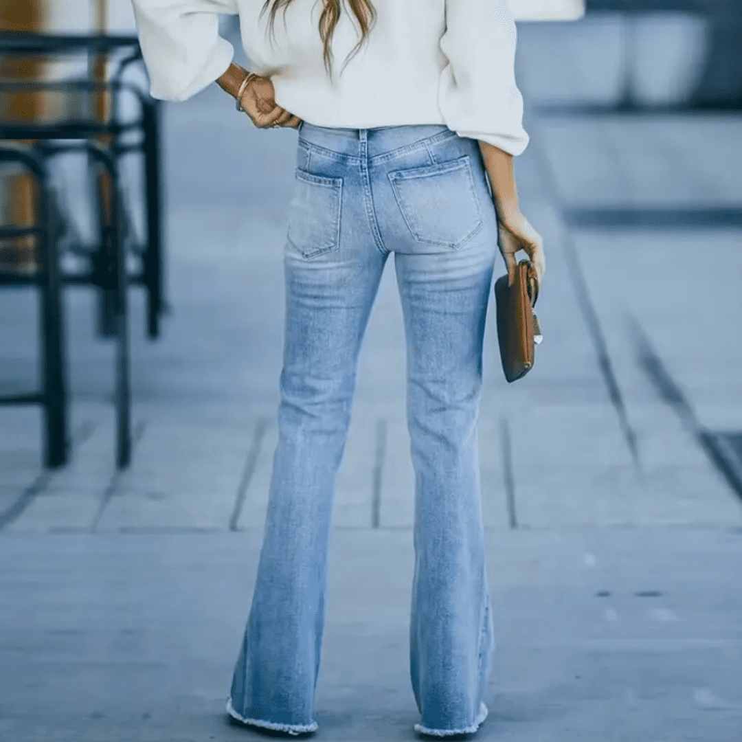 Comfortabele lichtblauwe slim fit dames jeans met hoge taille en stretch. Perfecte skinny jeans voor een trendy, casual outfit.