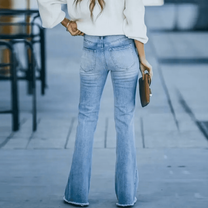 Comfortabele lichtblauwe slim fit dames jeans met hoge taille en stretch. Perfecte skinny jeans voor een trendy, casual outfit.