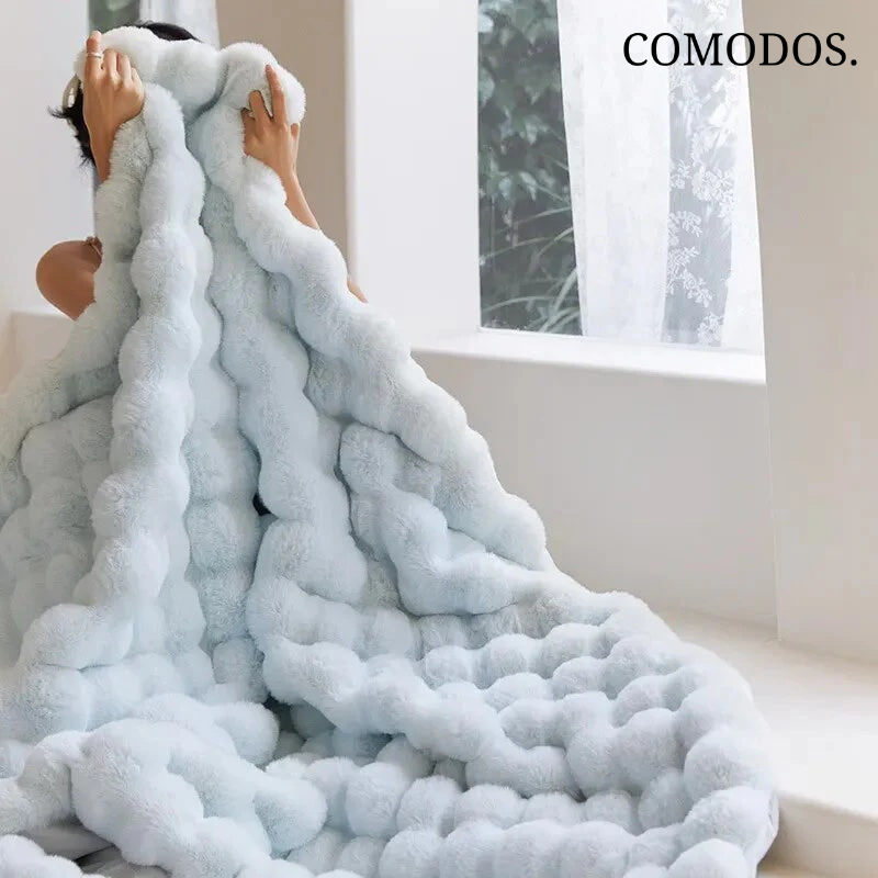 Zachte CloudCozy deken van luxe imitatiebont; ideaal voor ultiem comfort en gezellige momenten in huis.