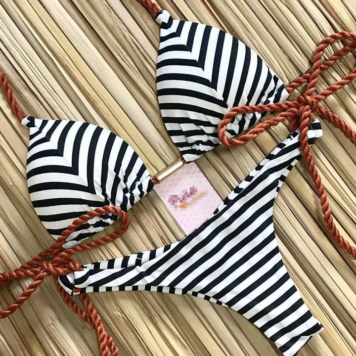 Trendy Juna dames stringbikini voor de zomer. Stijlvolle zwemkleding in Braziliaanse stijl, perfect voor het strand.