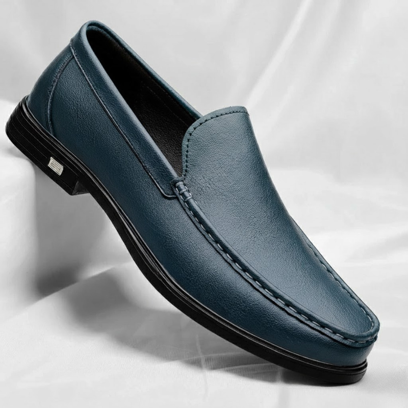 Bruine heren loafers met gladde afwerking. Comfortabele instappers voor elegante heren.