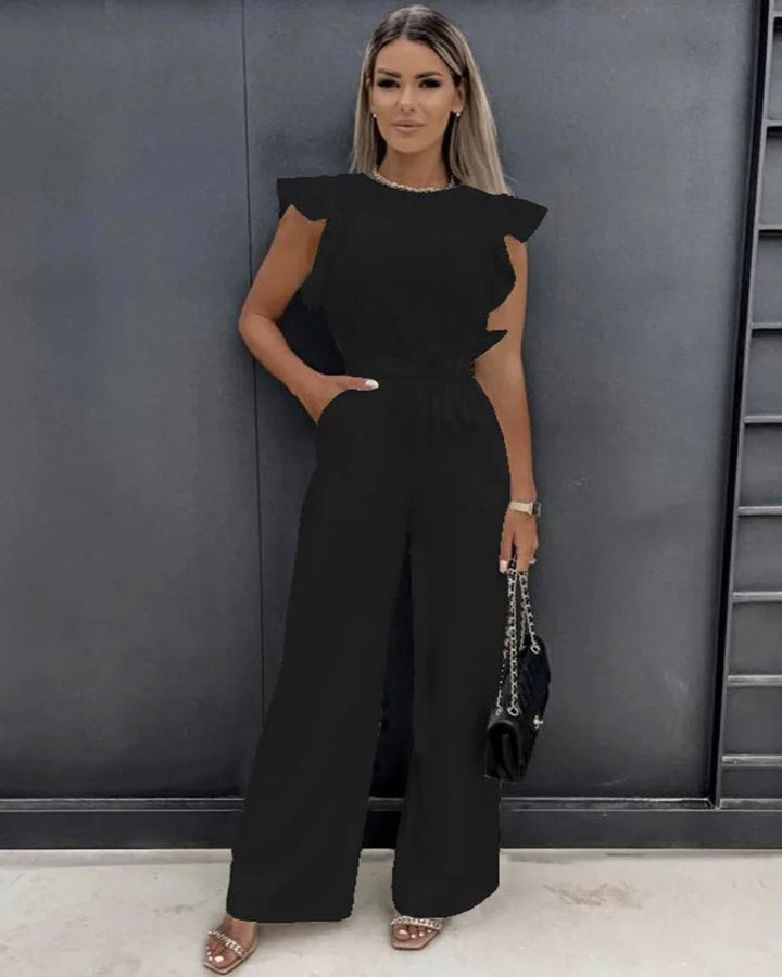 Elegante dames jumpsuit met vlindermouwen en wijde pijp. Perfect voor feestelijke en zomerse gelegenheden.
