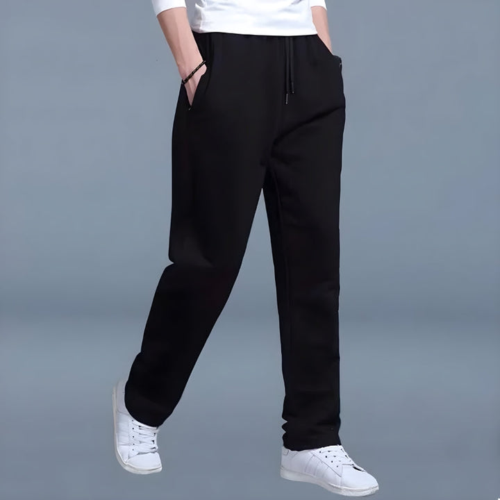 Donkerblauwe Mikael heren joggingbroek, comfortabel en casual voor vrije tijd of sport. Zachte stof.