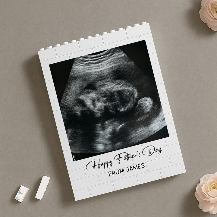 Bouwpakket van gepersonaliseerde fotobouwstenen, klaar om in elkaar gezet te worden. Creatief DIY cadeau.