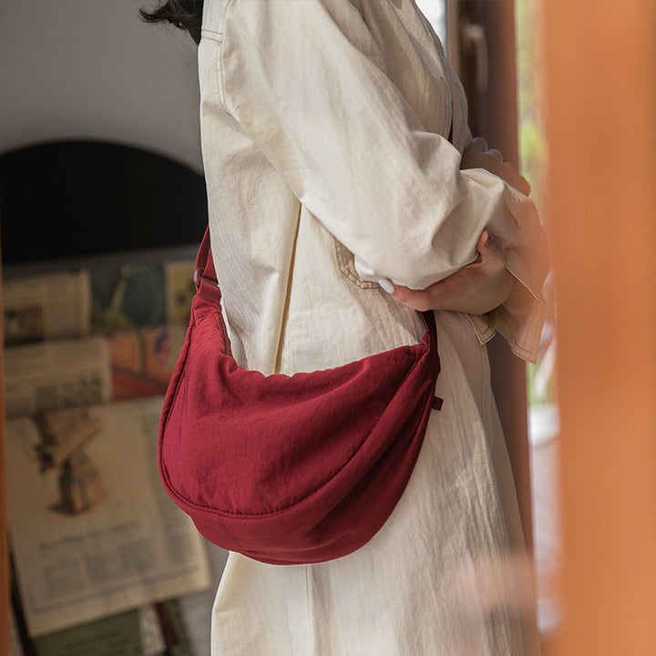 Compacte en stijlvolle Luna damestas, te dragen als crossbody of schoudertas.