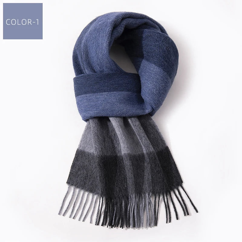 Stijlvolle geruite herensjaal van wol. Perfect warm accessoire voor de winterse mode van mannen.