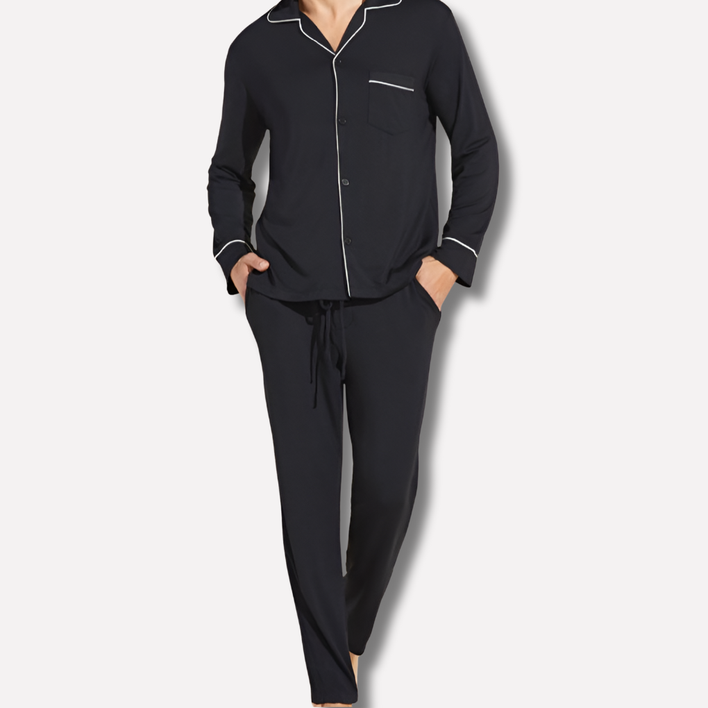 Ademende herenpyjamaset van 100% katoen; comfortabele slaapkleding en loungewear voor mannen.