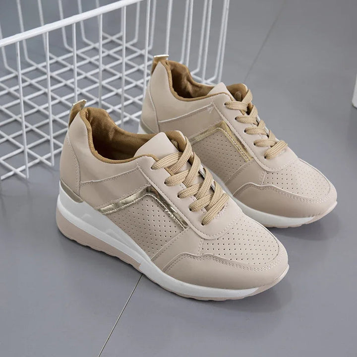 Lichtgewicht AirKicks dames sneakers, ideaal als dagelijkse schoenen. Stijlvol en comfortabel.