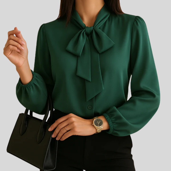 Elegante rode damesblouse met strikdetail en lange mouwen, ideaal voor een stijlvolle zakelijke of casual look.