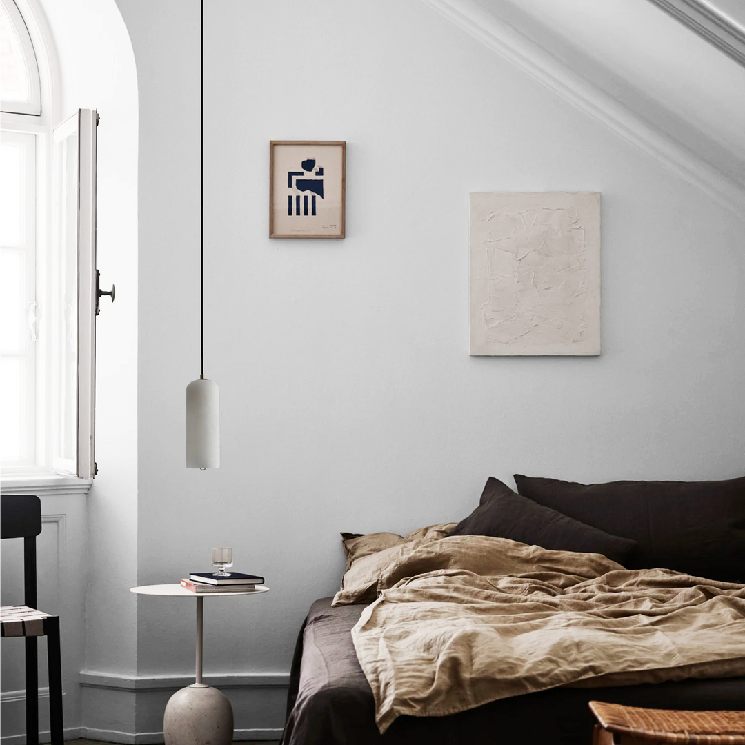 Moderne albasten plafondlamp, ideaal voor luxe woonkamer sfeerverlichting.