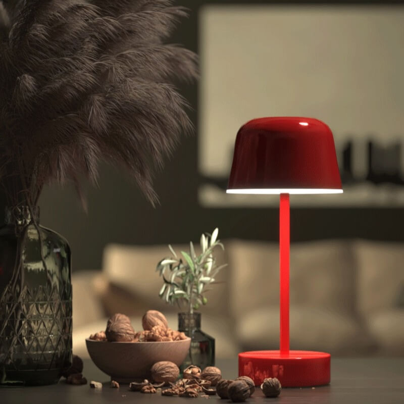 Stijlvolle LumiGlow tafellamp op batterij, dimbaar voor gezellige sfeer in slaapkamer of kantoor.
