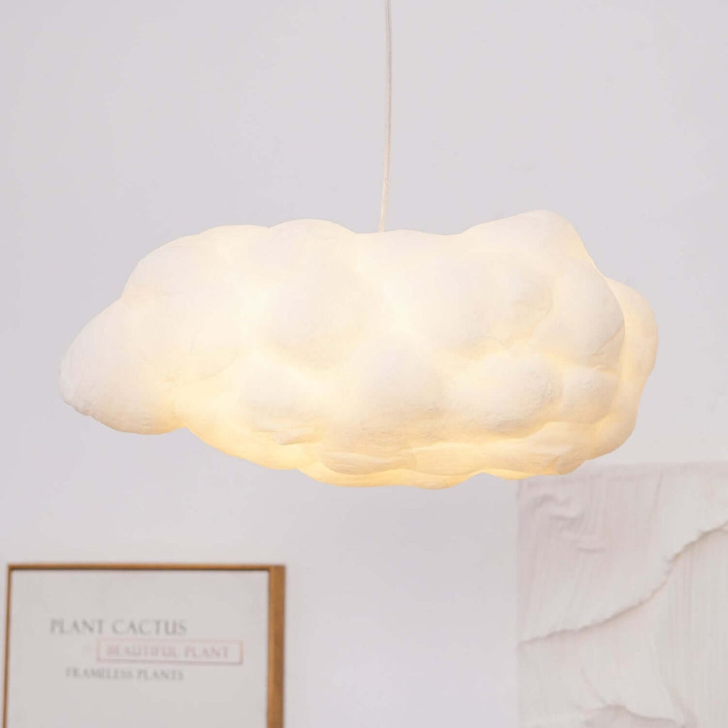 Chique wolken hanglamp, verspreidt een zacht diffuus licht. Een moderne decoratieve toevoeging aan uw huis.
