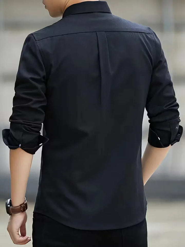Authentiek herenoverhemd, mandarin kraag, lange mouwen, button-down, smart casual.