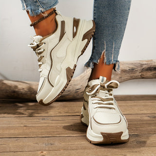 Stijlvolle dames sneakers Romi met hoge plateauzool, trendy voor casual en streetwear outfits.