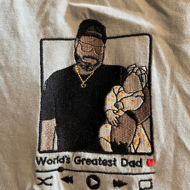 Unisex kledingstuk: gepersonaliseerde geborduurde sweater met eigen tekst of foto.