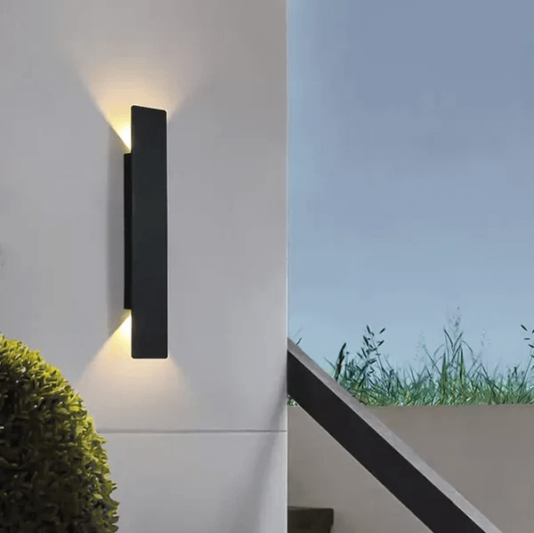 Duurzame aluminium LED buitenwandlamp, waterdicht, moderne tuinverlichting met sfeer.