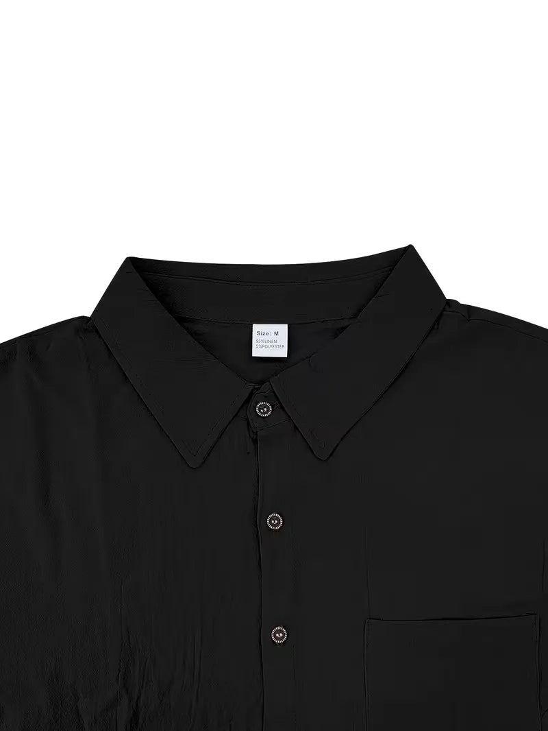 Comfortabele heren zomeroutfit: V-hals shirt met korte mouwen en rechte pijpen broek, tweedelig.