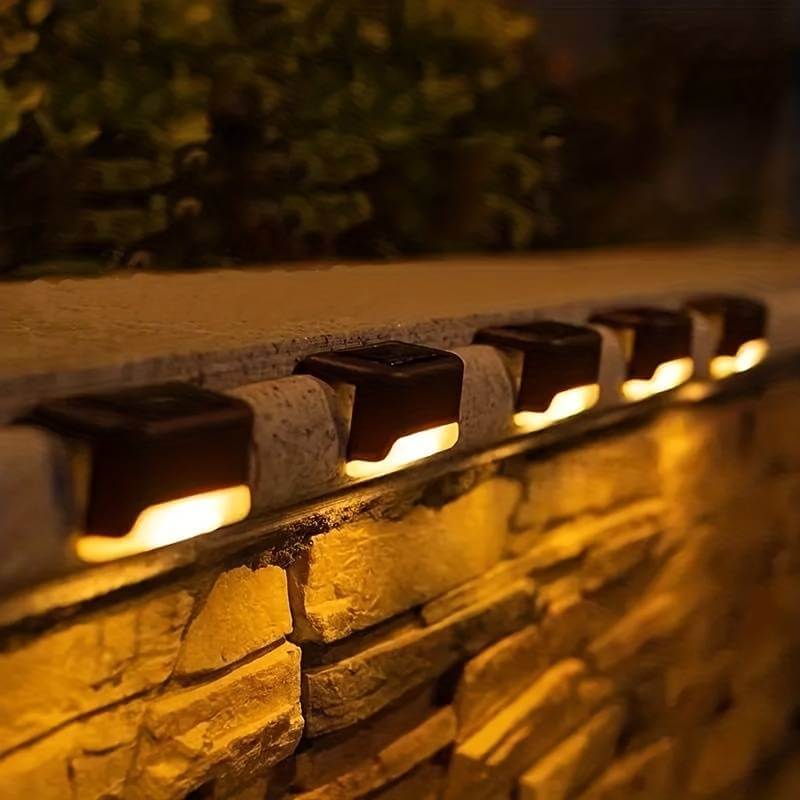 Solar LED wandlamp voor buiten, IP65 waterdicht, ideaal als duurzame tuin- en terrasverlichting.