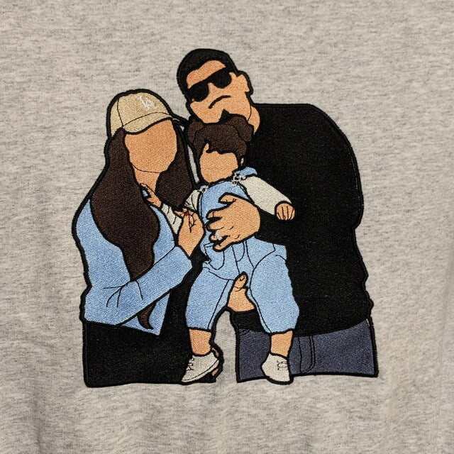 Stijlvol geborduurd T-shirt, personaliseerbaar voor een uniek Vaderdag- of Moederdagcadeau.
