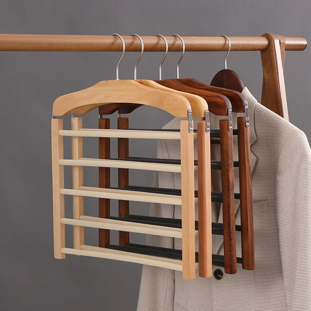 Duurzame multifunctionele broek- en kledinghanger van hout. Optimaliseert kastruimte efficiënt.