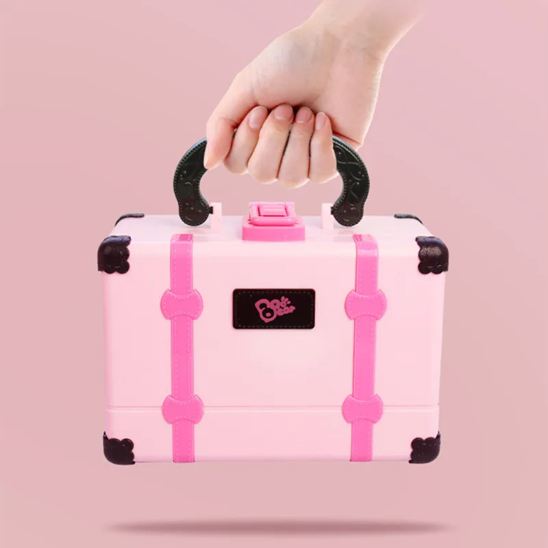 De complete kinderschminkset met alle veilige, afwasbare make-up speelgoedcomponenten netjes uitgestald.