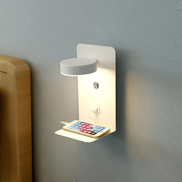 Functionele LED wandlamp met helder licht en ingebouwde USB lader, perfect als slaapkamerlamp of sfeerverlichting.