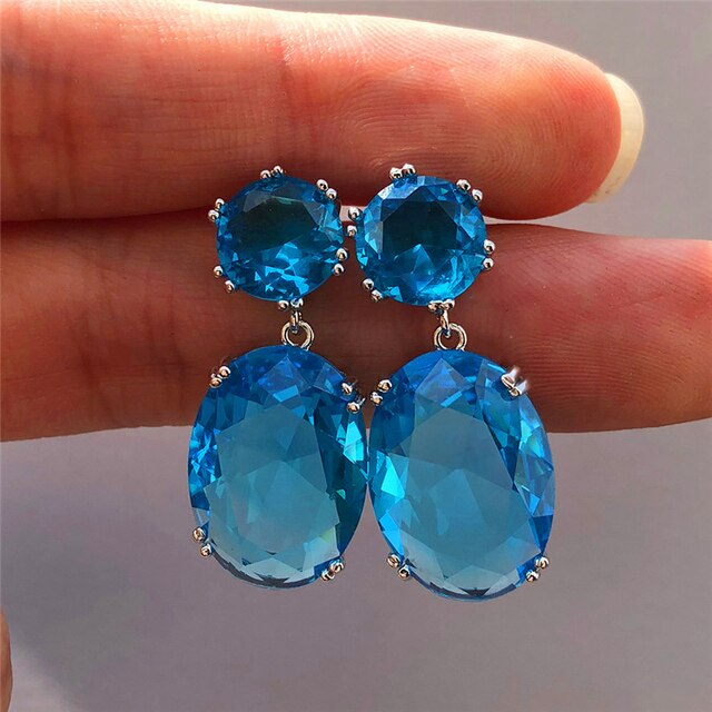 Elegante dames ovale zirkonia druppeloorbellen. Perfect voor feestjes en speciale gelegenheden, een trendy accessoire.