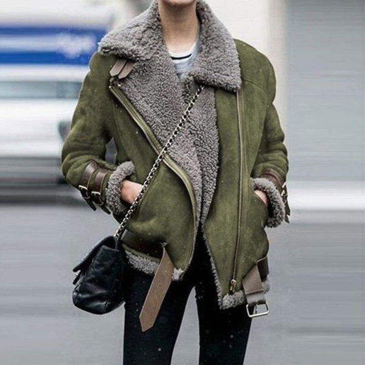 Comfortabele dames winterjas (EvesJacket) met modern design. Warm, stijlvol en waterafstotend voor wintermode.