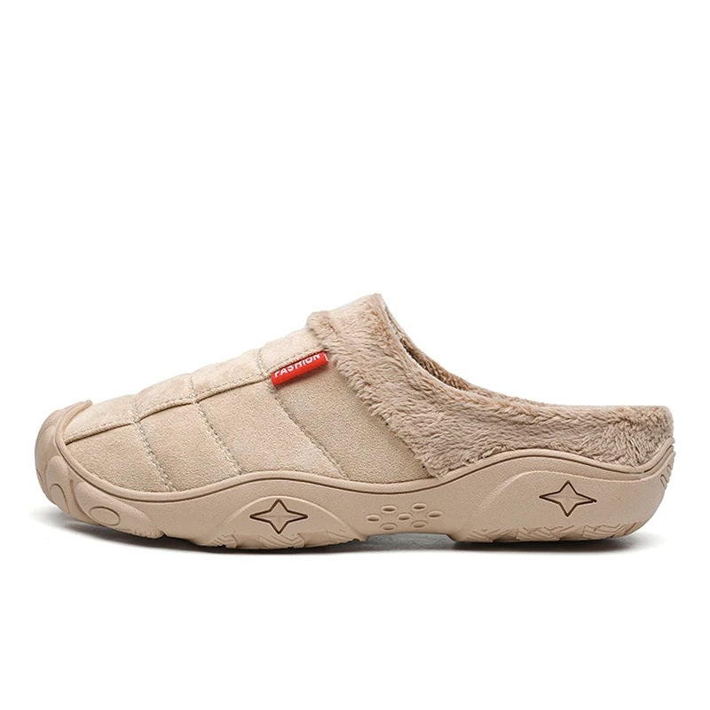 Zwarte heren instappers met warme voering. Perfecte comfortabele pantoffels voor thuis.