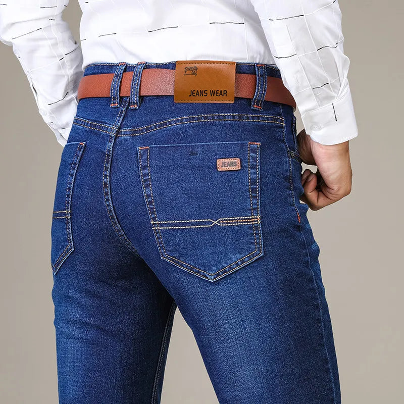 Zwarte rechte heren jeans, comfortabel en rekbaar. Perfect voor een casual look.
