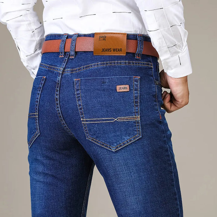 Zwarte rechte heren jeans, comfortabel en rekbaar. Perfect voor een casual look.