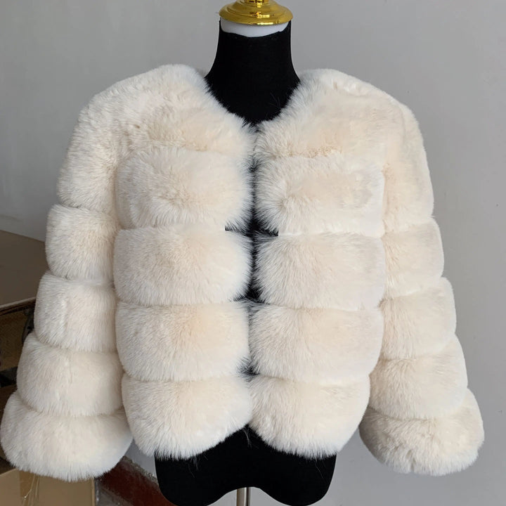 Comfortabele dames winterjas met zachte voering. Houdt je warm en stijlvol tijdens de koudste winterdagen.