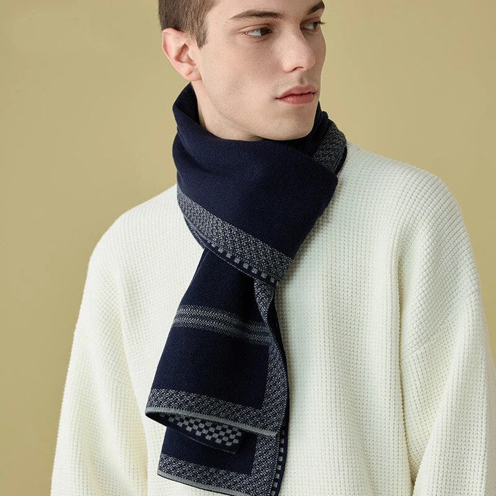Heren comfortabele wollen sjaal. Warme en stijlvolle winter accessoire voor mannenmode.
