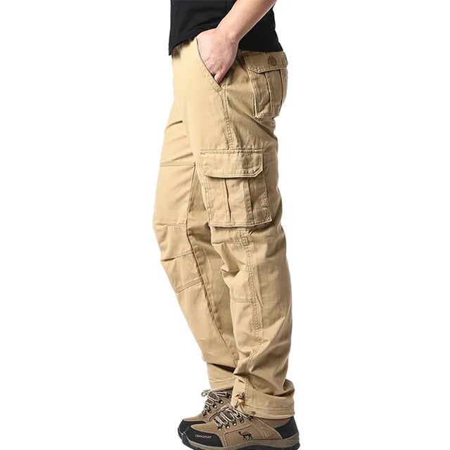 Comfortabele elastische heren cargobroek, geschikt voor dagelijks casual gebruik.