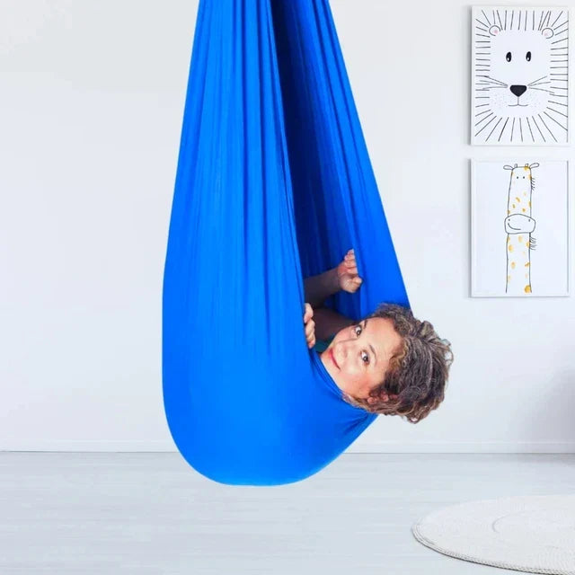 Therapieschommel CalmGlide voor kinderen, bevordert ontspanning en concentratie door zintuiglijke stimulatie en geborgenheid.