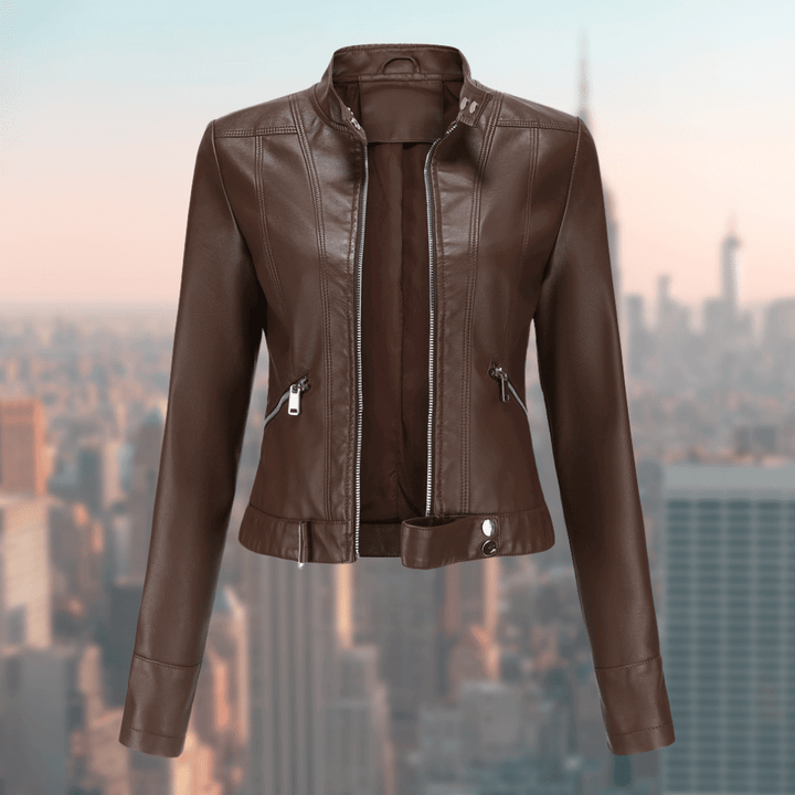 Chique damesjack van JaquelinesJacket, perfect als stijlvolle leren jas voor de modebewuste vrouw, veelzijdig.