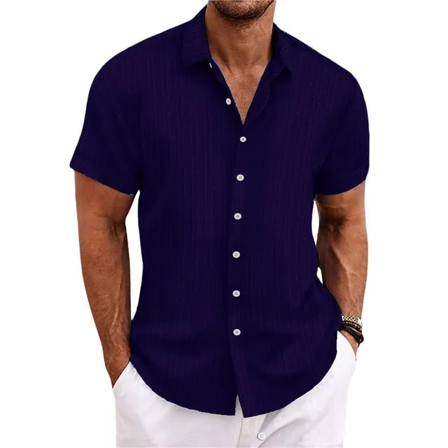 Detail van de luchtige stof van dit heren strandoverhemd, perfect voor de zomer.