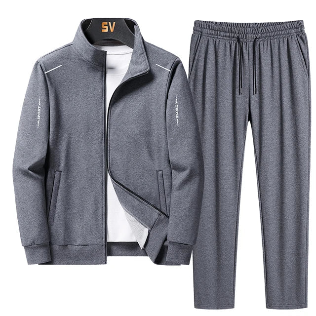 Heren trainingspak met comfortabel jack en broek. Ideaal voor herfst, sport of een casual lente outfit.