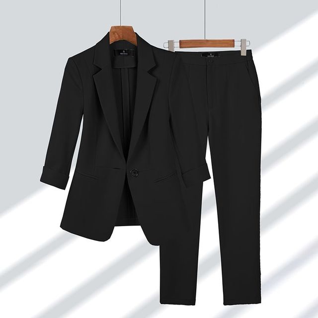 Elegant Sophia tweedelig damespak met blazer en pantalon, comfortabel voor zakelijk en vrije tijd. Modieus en veelzijdig.