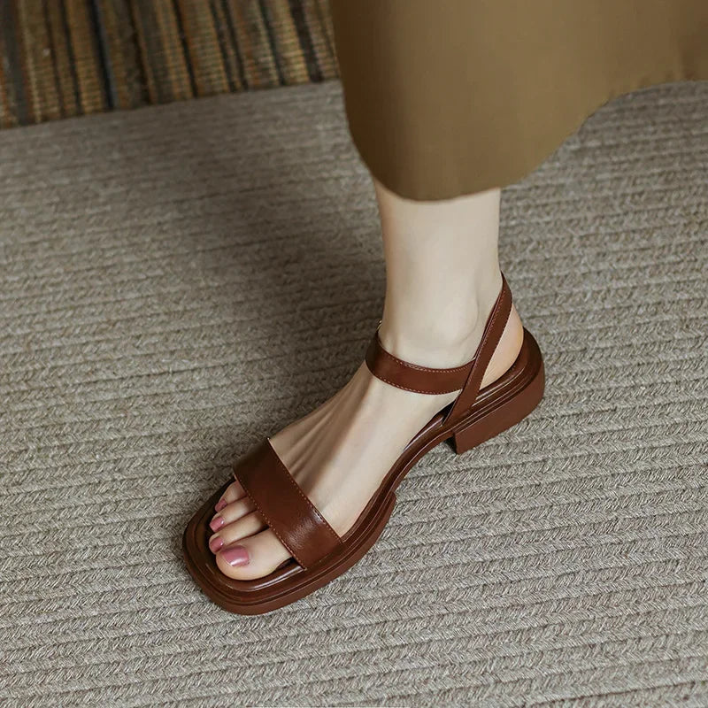 Elegante dames sandalen voor zomer. Stijlvol en comfortabel, perfect voor lente mode.